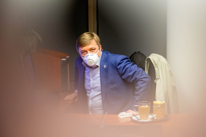 R. Karbauskis sako nebesuprantantis valdančiųjų sprendimų: dalis žmonių mano, kad valdžia išprotėjo