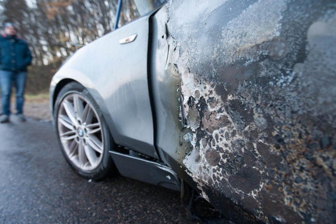 Vilniuje siautėjo padegėjai: pleškėjo BMW automobilis