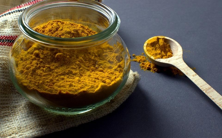 Ciberžolė – ypatingasis jaunystės ingredientas: kaip įtraukti į mitybą?