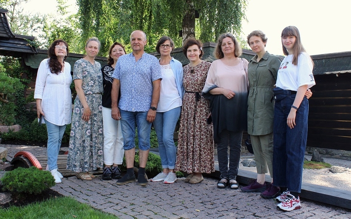 "Savo klientus paverčiame bendražygiais", – išduoda bendrystės paslaptį salono "Jaukūs namai" siela A.Kavaliauskaitė, kuriai pavyko ir šįkart įtikinti juos, kad verta paremti asociacijos veiklą. 