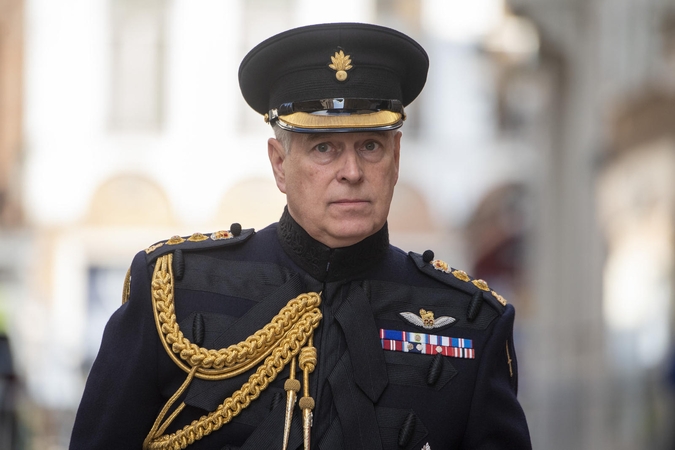 Į skandalą įsipainiojęs britų princas Andrew kol kas nebus pakeltas į admirolus