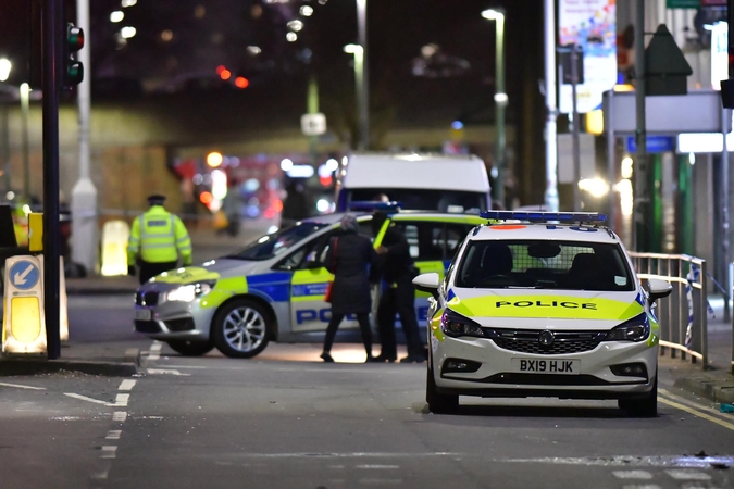 Londono policija netoli JK parlamento nušovė peiliais ginkluotą vyrą