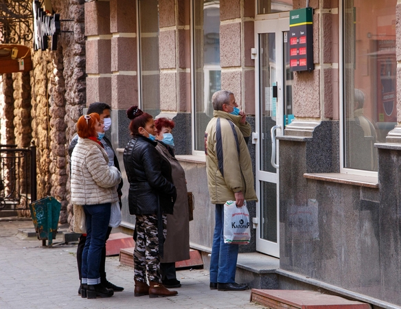 Jungtinės Tautos: Ukrainai reikia 165 mln. dolerių COVID-19 plitimui pažaboti