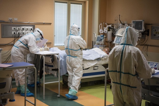 Europos Sąjunga kovai su koronavirusu pasaulyje skirs iki 15 mlrd. eurų