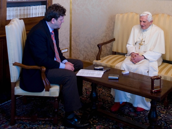 Popiežius emeritas Benediktas XVI skundžiasi bandymais jį nutildyti