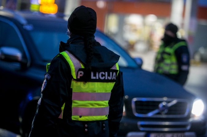 Šeštadienį apgręžta beveik 1,5 tūkst. automobilių, dėl karantino pažeidimų nubaustas 341 žmogus