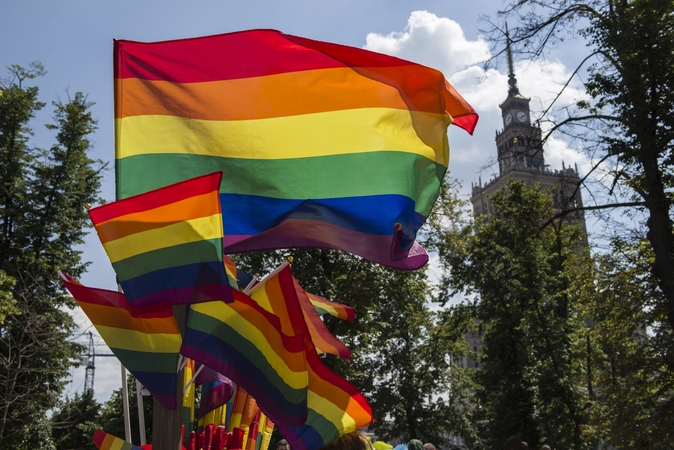 Lenkijoje šimtai žmonių protestavo prieš planus uždrausti LGBTQ demonstracijas