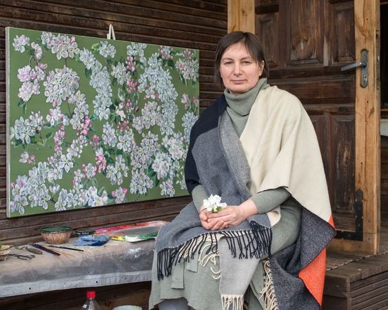 Specifika: įkvėpimo floristiniams natiurmortams J.Puidokaitė semiasi iš senųjų flamandų ir italų meistrų tapybos, liaudies meno, gamtos gaivališkumo.