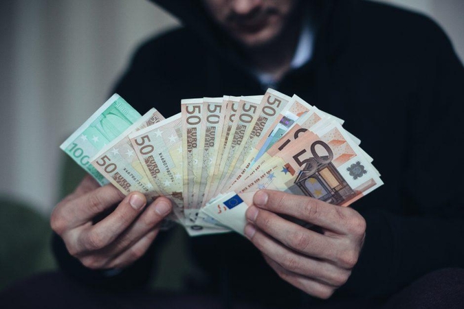 Sukčius prisistatė ekstrasensų laidos vedėju: iš moters išviliota tūkstantinė suma