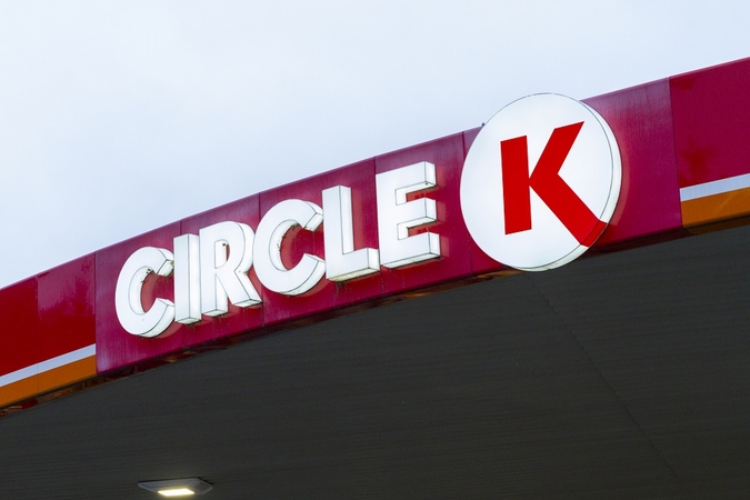 „Circle K“ degalinių tinklus valdanti Kanados bendrovė stabdo veiklą Rusijoje