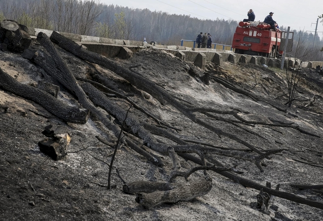 Miško gaisras netoli Černobylio buvo padidinęs radiacijos lygį