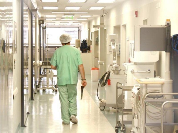 Vilkaviškio rajone į ligoninę atvežtas vaikinas su šautine žaizda