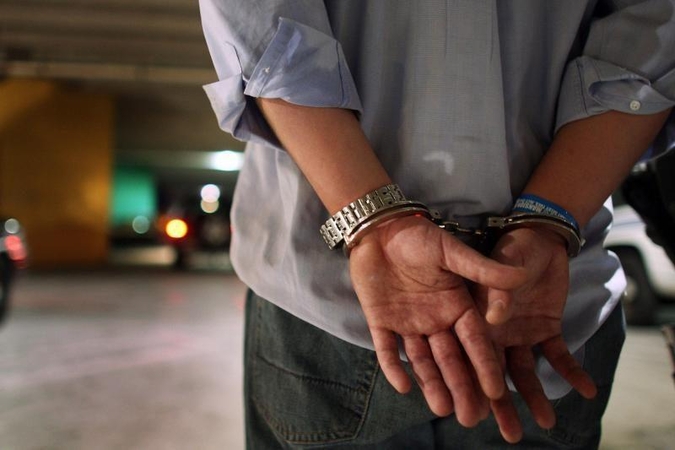 Stos prieš teismą: nuteistasis reikalavo 30 tūkst. eurų, grasino išžudyti šeimą