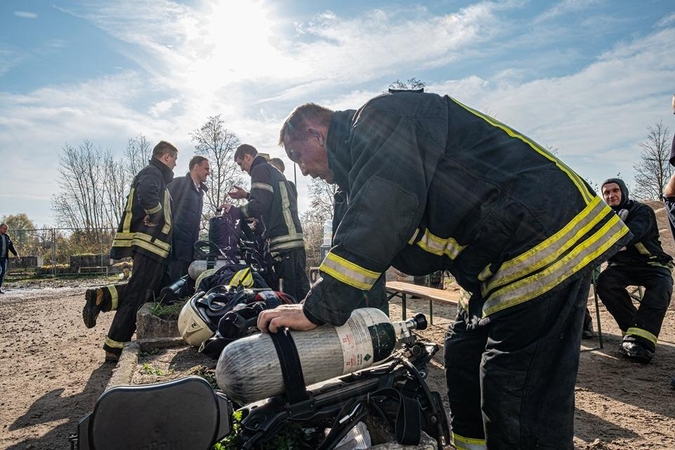 Gaisro Alytuje atgarsiai: tikrins ugniagesių sveikatą, suteiks reabilitaciją