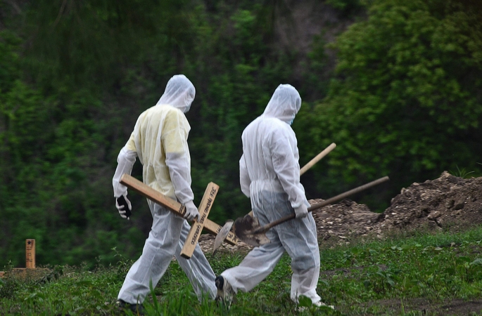 JAV per parą nuo COVID-19 mirė beveik 700 žmonių  