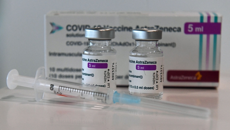 Prancūzija rekomenduoja „AstraZeneca“ vakcina skiepyti 55 metų ir vyresnius žmones