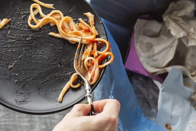 Lietuvos miestai neskuba rūšiuoti maisto atliekų, svarstoma kelti mokestį