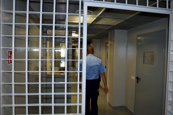 Į Marijampolės pataisos namus permesta narkotikų ir telefonų