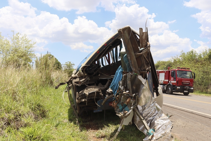 Brazilijoje autobusui susidūrus su sunkvežimiu žuvo mažiausiai 37 žmonės