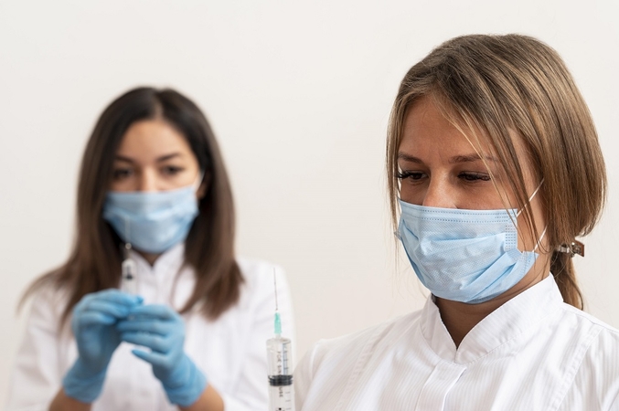 EK: „Moderna“ vakcina nuo COVID-19 ES nares gali pasiekti kitą savaitę