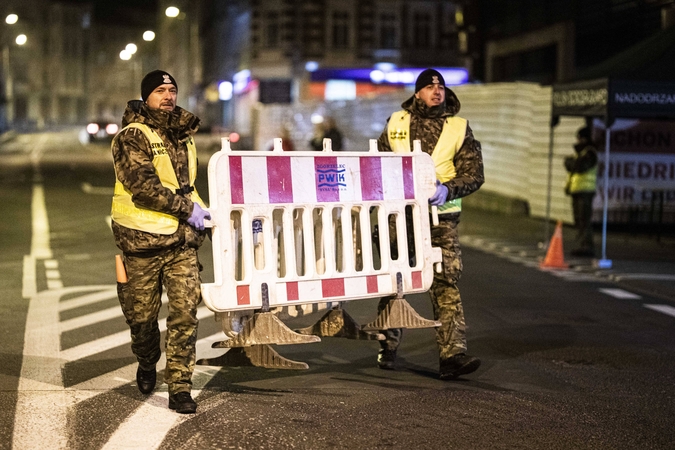 Lenkijoje prie sienos su Baltarusija sulaikyta 62 migrantų grupė