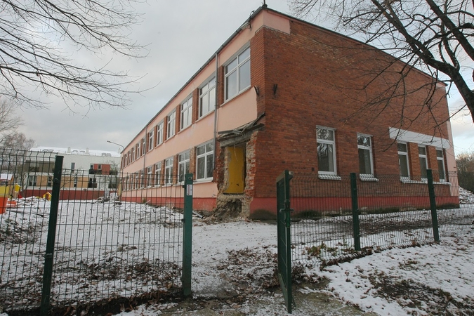 Klaipėdoje degė renovuojamas darželis: gaisrą sukėlė laužą užkūrę benamiai