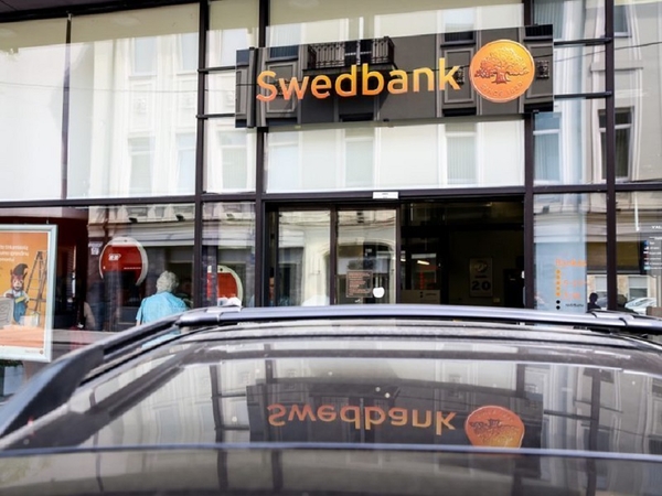 „Swedbank“: pernai gyventojai išsigrynino 0,25 mlrd. eurų mažiau