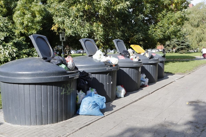 Radviliškio rajone nuo šiukšliavežės pakopos nukrito ir susižalojo girtas darbininkas