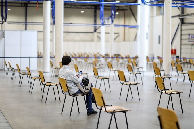 Mokslininkas apie tai, kaip sustabdyti delta atmainos plitimą: nelaukite rudens – eikite skiepytis