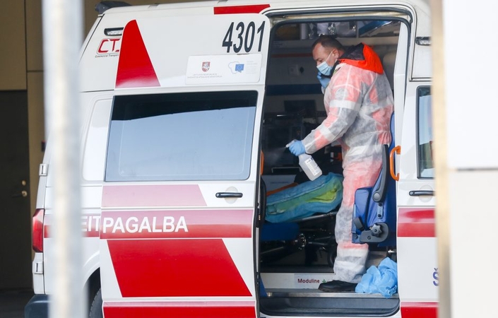 Gatvėje be sąmonės rasta paauglė perduota į uostamiesčio medikų rankas
