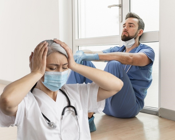 Medikai apie pacientų ir skambučių antplūdį: esame persitempę ir pervargę