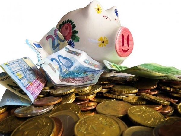 Seimo komitetas siūlo palikti galioti 15 proc. GPM tarifą autoriams