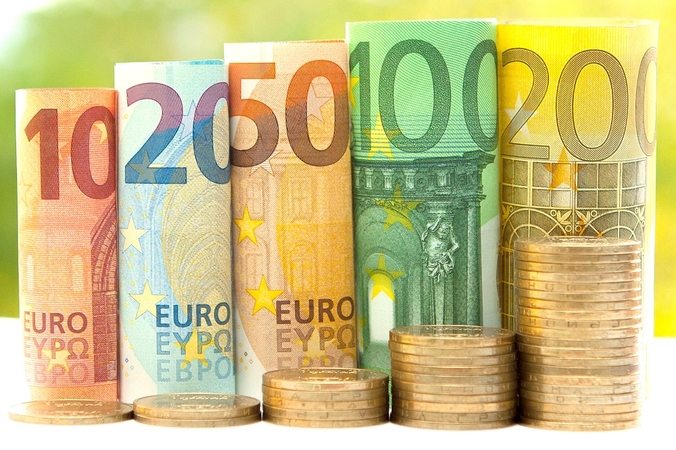 Apklausa: darbdaviai šiemet prognozuoja lėtesnį algų augimą