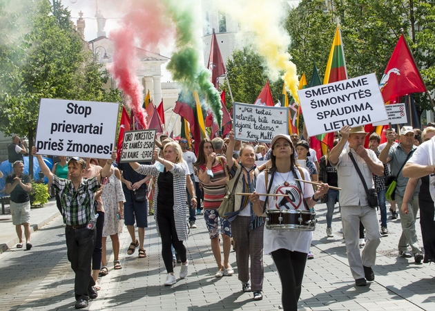 Protestas Vilniuje: susirinkusieji priešinosi privalomam testavimui ir skiepams