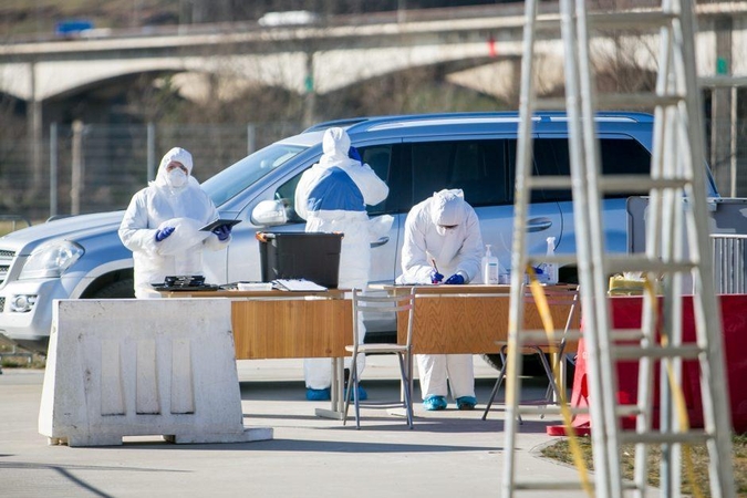 Atnaujinti užsikrėtusiųjų maršrutai: ėjo į darbą, lankėsi parduotuvėse ir vaistinėse