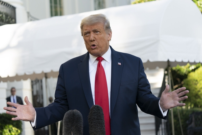D. Trumpo skubėjimas paskirti Aukščiausiojo Teismo teisėją drebina rinkimų kampaniją