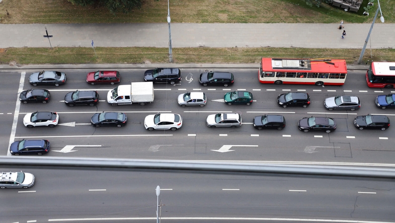 Siūlomas automobilių pirmos registracijos mokestis: siekia rūpintis klimato kaita