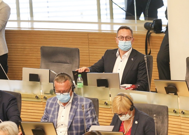 Balsavimas dėl nepasitikėjimo Ž. Pavilioniu žlugo, nedalyvavus pusei Seimo narių