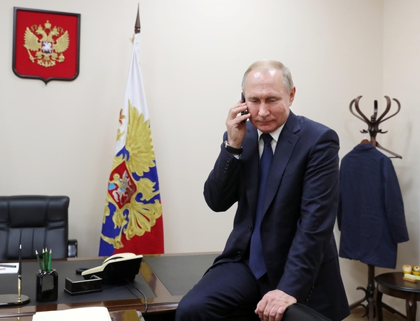 V. Putinas su A. Lukašenka telefonu aptarė naftos tiekimą Baltarusijai 