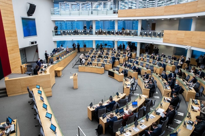 Seimui siūloma svarstyti 127 projektų paketus: tarp jų – ir dalies profesijų privaloma vakcinacija