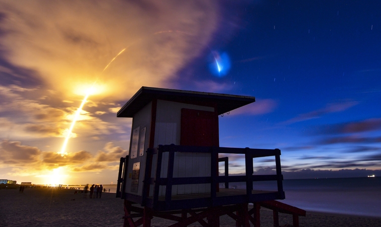 „SpaceX“ ruošiasi iškelti į orbitą naują „Starlink“ palydovų grupę