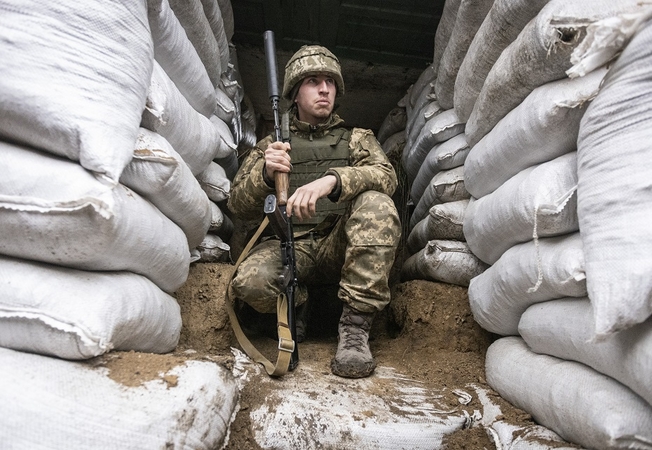 Pentagono vadovas: konflikto Ukrainoje dar galima išvengti 