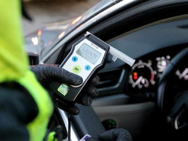 Uostamiestyje vairuotojas pasišalino iš įvykio vietos: pareigūnų dėmesį patraukė apgadintas „Audi“