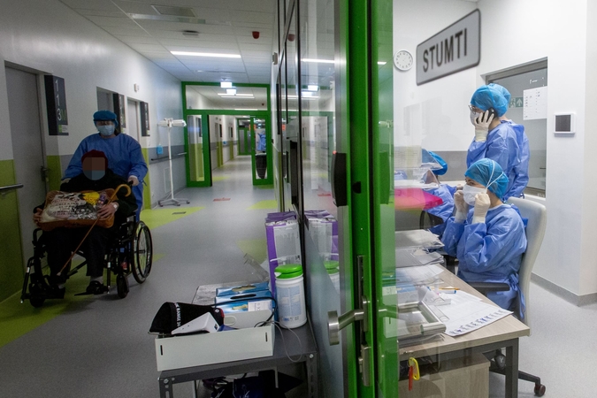 Ligoninės sprendžia, ar įsileisti imunitetą turinčius lankytojus: kokia tvarka galioja Kaune?
