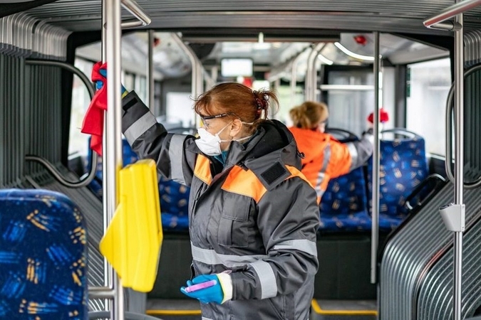 COVID-19 ir peršalimo ligos retina didžiųjų miestų viešojo transporto vairuotojų gretas