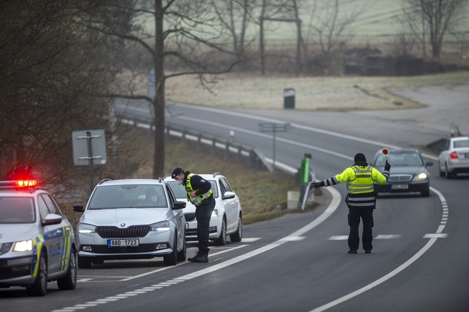 Čekija įvedusi kelionių suvaržymus pasitelkė 30 tūkst. policininkų ir karių