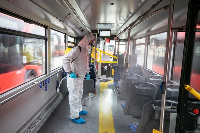 Į miestų viešąjį transportą grįžta keleiviai, tačiau įmonių nuostoliai dideli