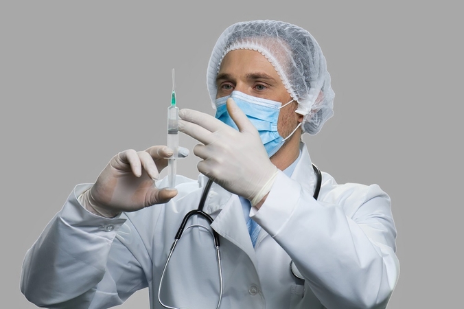 SAM: vyresni žmonės „AstraZeneca“ vakcina kol kas nebus skiepijami