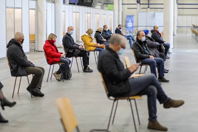 Ministras: masinė vakcinacija bus vykdoma etapais kviečiant žmones pagal amžių