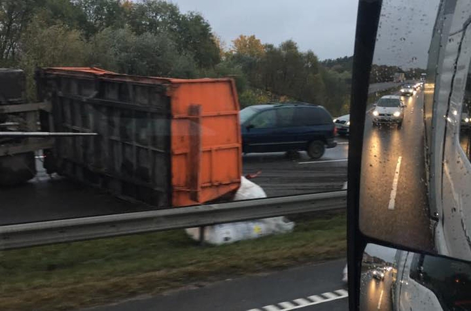 Spūstis Kauno aplinkkelyje padidino avarija
